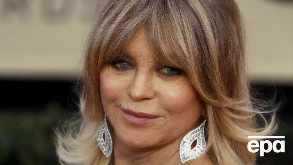 Хоун родилась в 1945 году