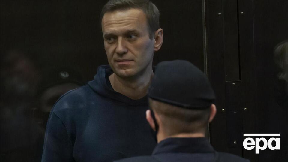2014 року суд дав Навальному три з половиною роки позбавлення волі умовно