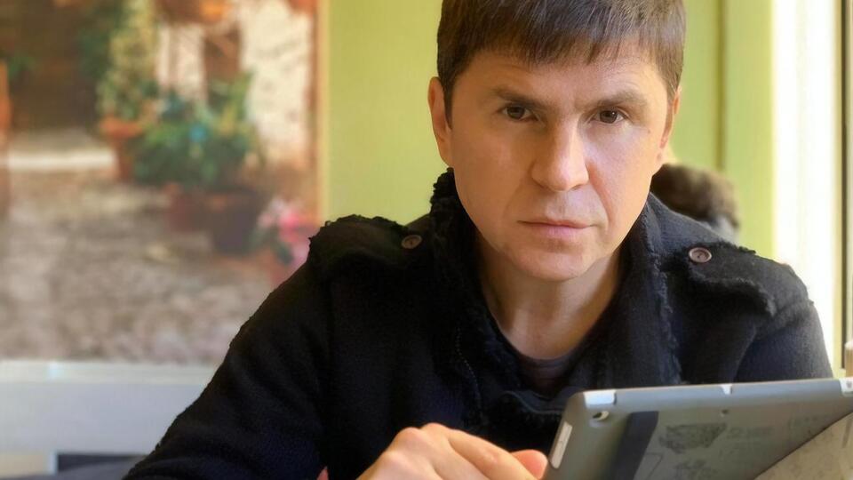 Подоляк: Есть достаточно веские подтверждения по странным путям финансирования данной пропаганды