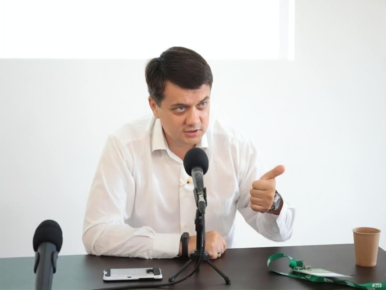 Разумков утримався від голосування