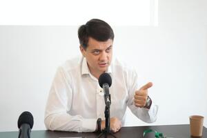 Разумков утримався від голосування