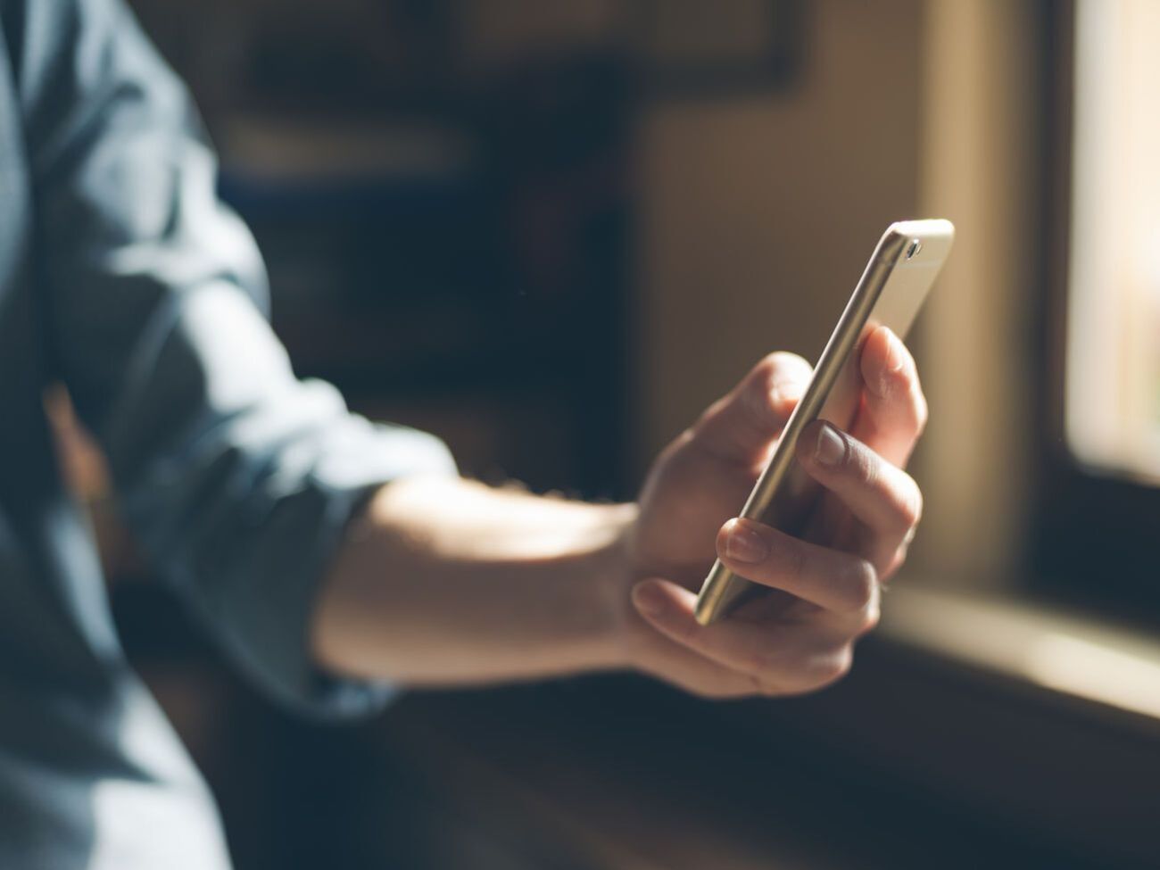 В Минобразования сообщили номера горячих линий для детей