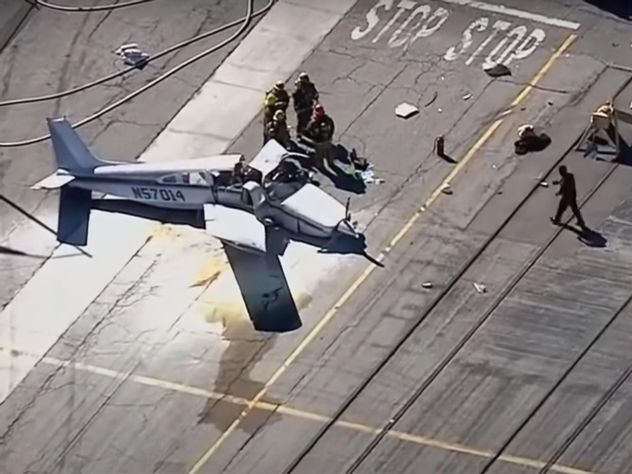 По одной из версий, в самолете закончилось топливо