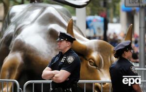 Бронзовий бик обійшовся автору у $350 тис., ще $500 скульптор заплатив владі Нью-Йорка за можливість повернути на Мангеттен демонтовану статую