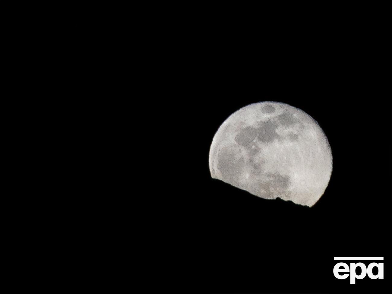 У межах місії Artemis очікували, що перше із 1972 року висадження космонавтів США на Місяць відбудеться у 2024 році