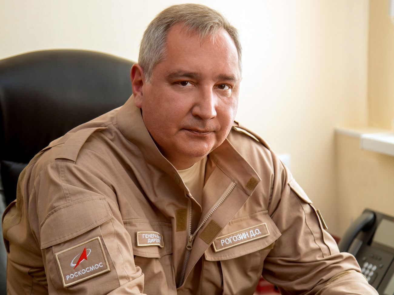 Рогозин использовал в меме свое лицо