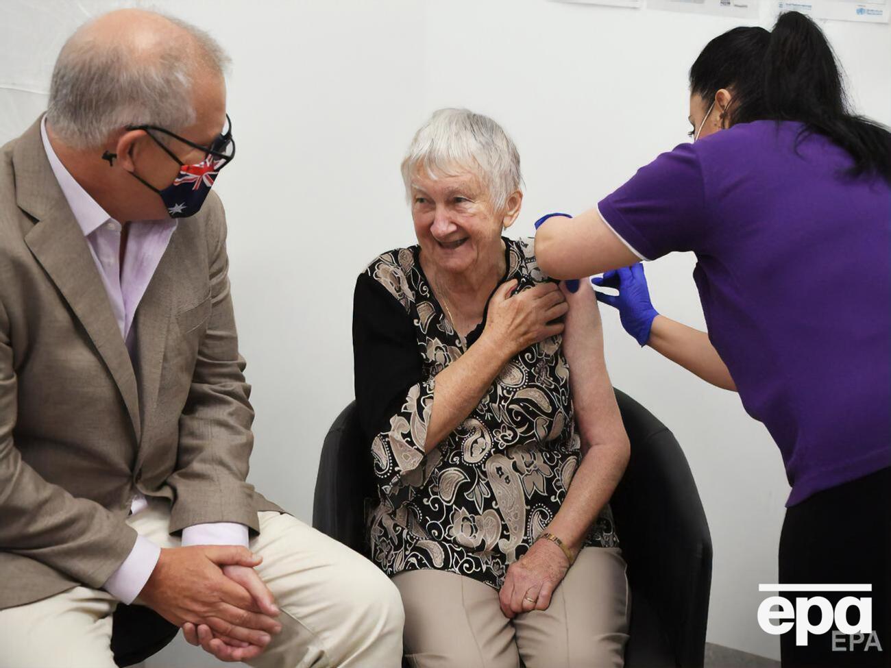 Первой прививку сделали 84-летней&nbsp;жительнице дома престарелых Джейн Малисиак