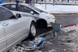 Машина збила світлофор