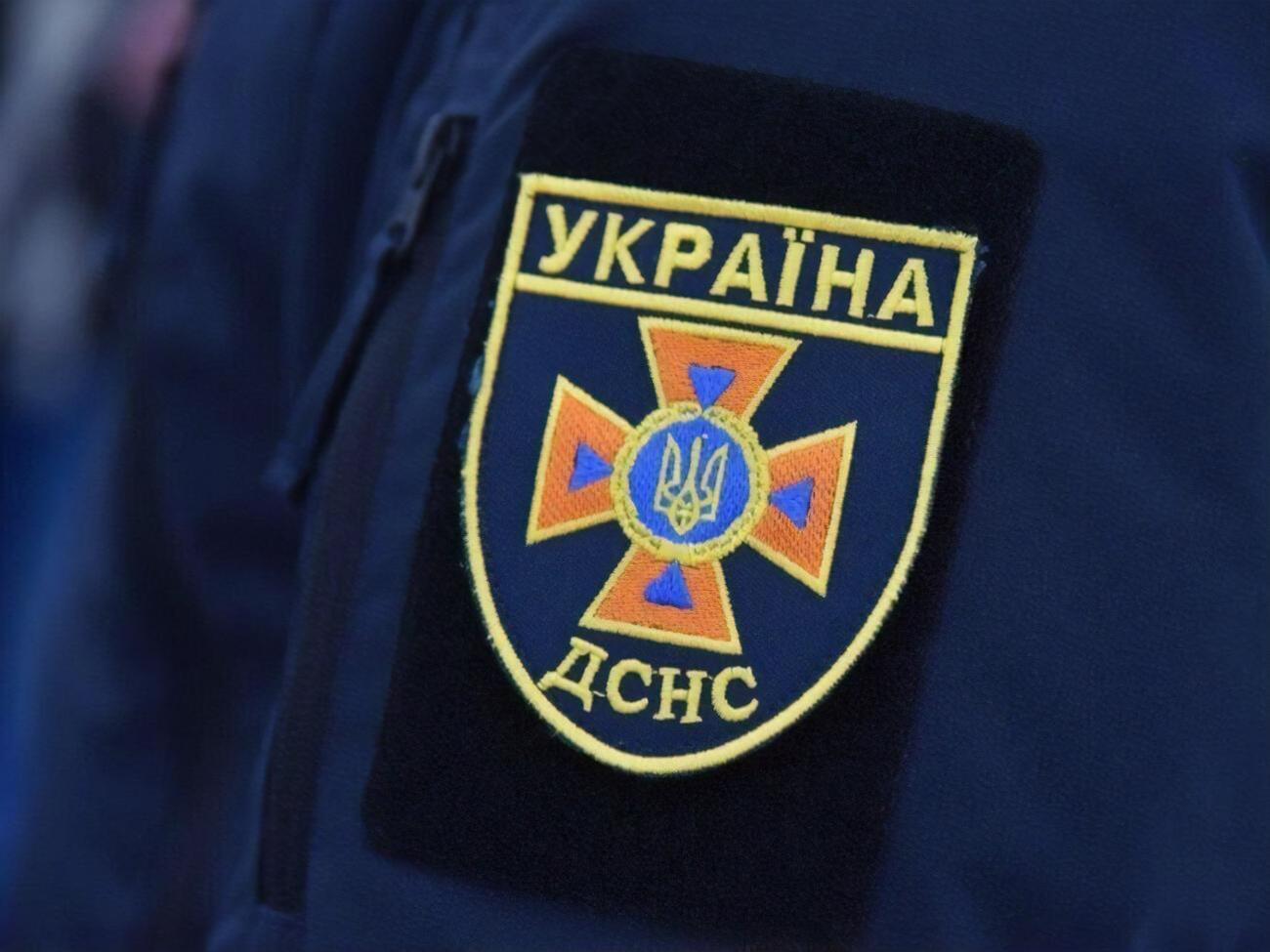 В Запорожье около областной инфекционной больницы дежурят шесть единиц техники и 24 сотрудника ГСЧС