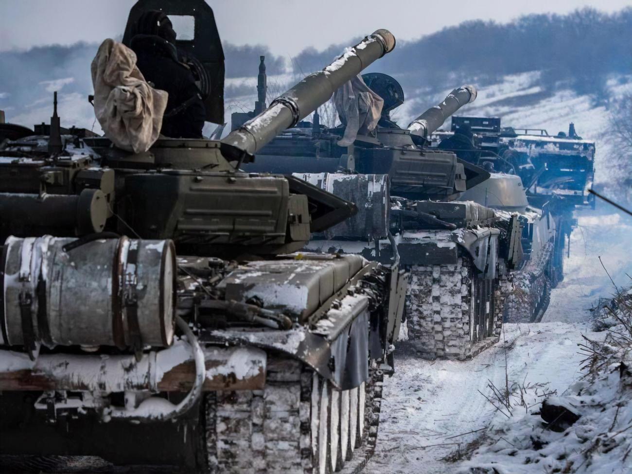 По данным МИД Украины, на Донбассе РФ держит 450 танков