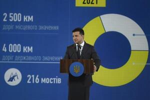 Зеленський: Уперше в історії України опозиція критикує владу за те, що в Україні будуються дороги
