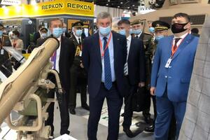 На выставке в Абу-Даби Уруский (на фото в центре) возглавляет украинскую делегацию