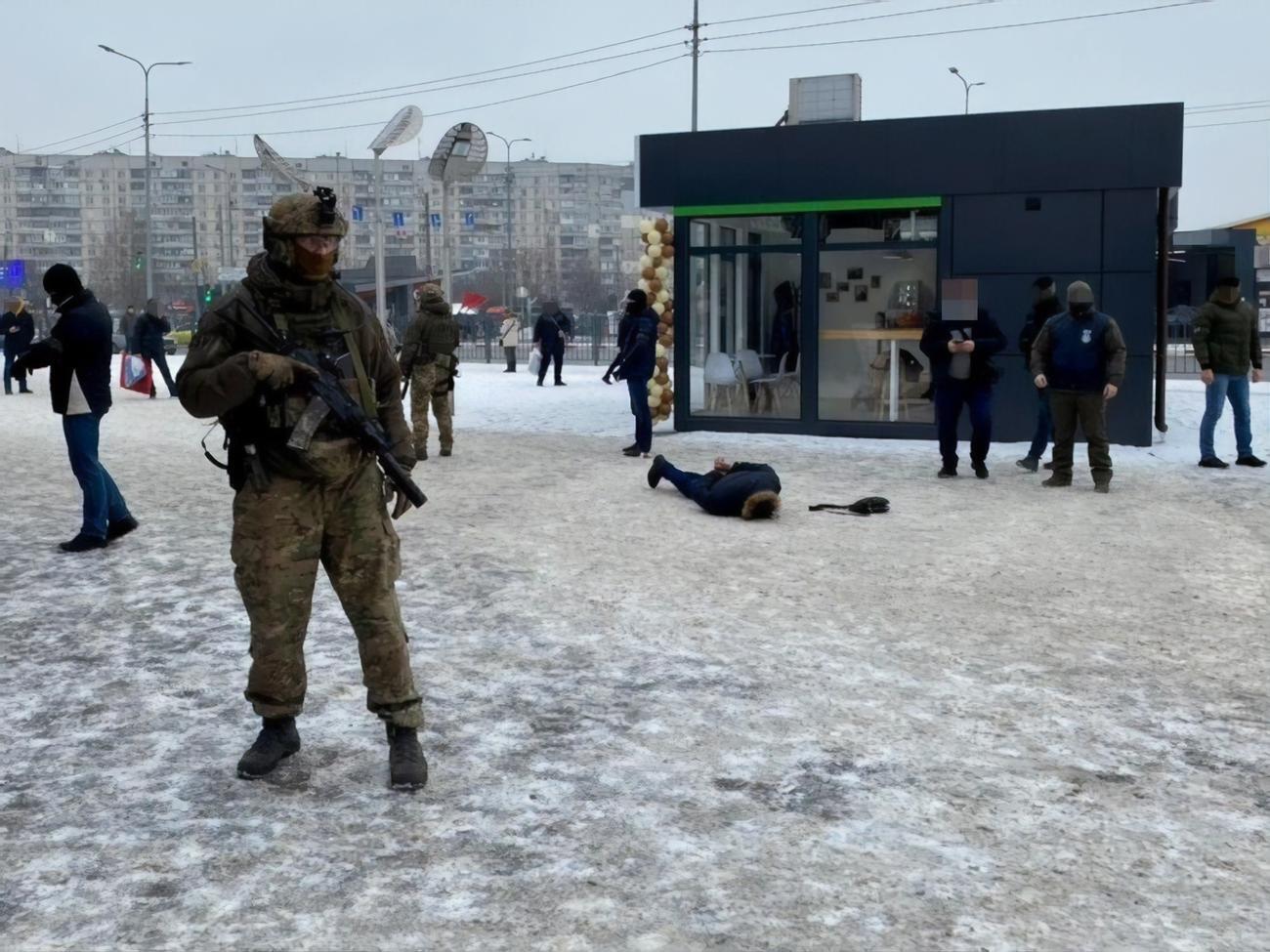 Задержанному злоумышленнику сообщили о подозрении в совершении преступления по статье о государственной измене