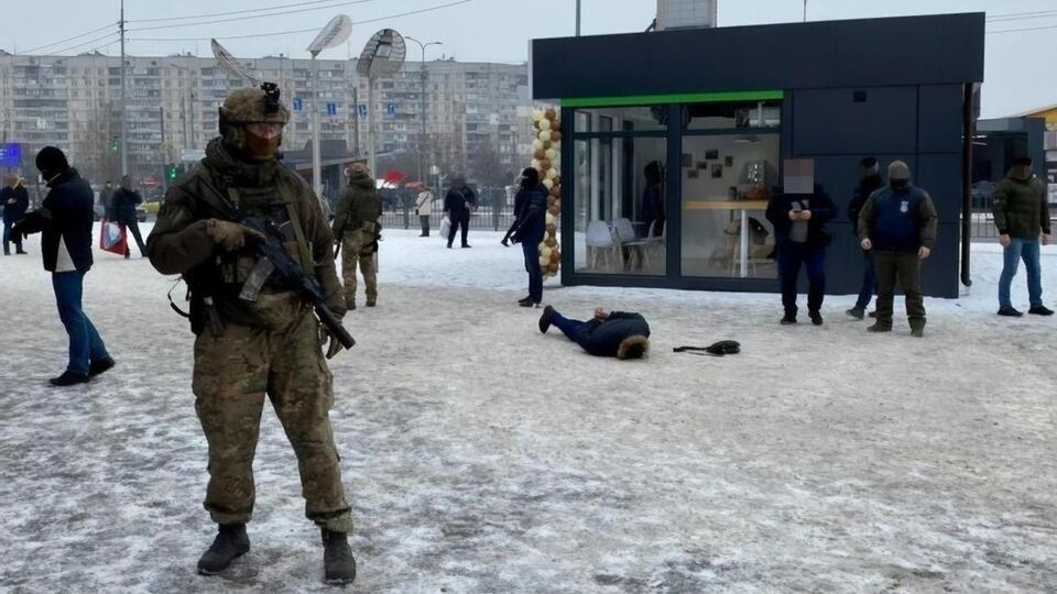 Задержанному злоумышленнику сообщили о подозрении в совершении преступления по статье о государственной измене