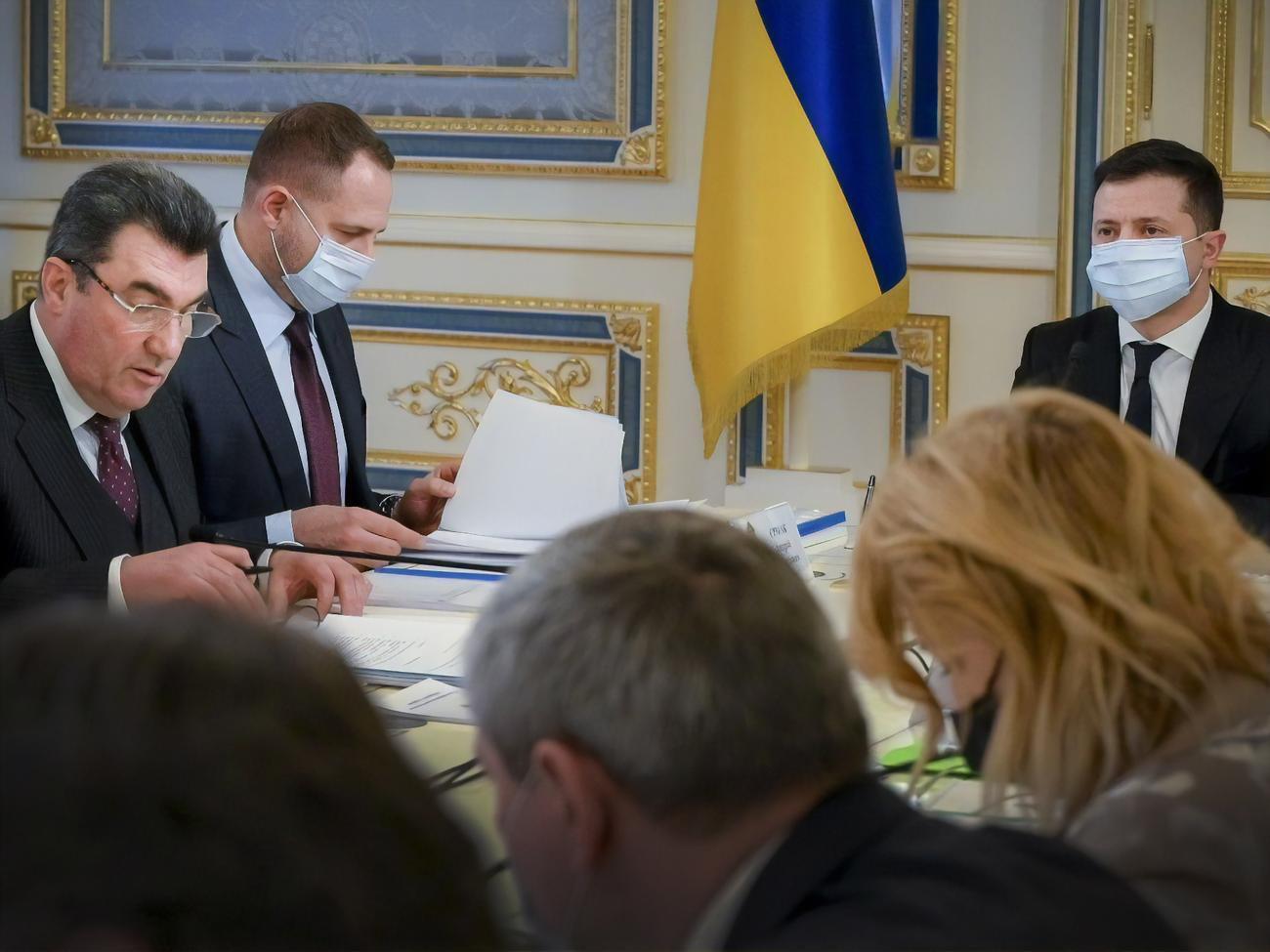 Зеленський зустрівся із Даніловим (крайній ліворуч)