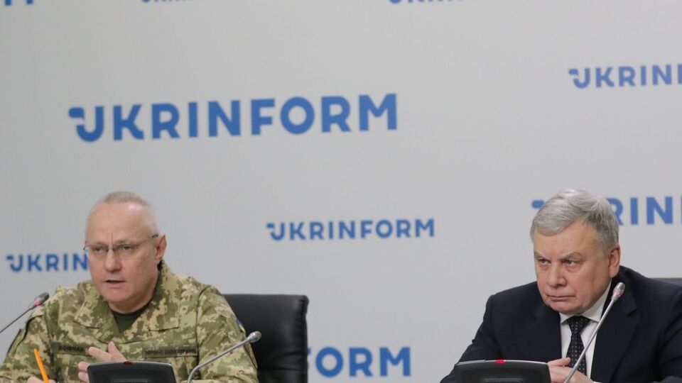 Хомчак и Таран заверили, что хотя в процессе выполнения реформы ВСУ возникают "трения и спорные вопросы", противоречий в разделении полномочий между Генштабом и Минобороны нет
