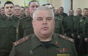 Вслед за Кривоносовым рукопожатиями обменялись несколько десятков человек, все они были без масок