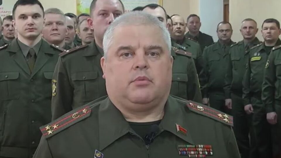Слідом за Кривоносовим рукостисканнями обмінялося кілька десятків людей, усі вони були без масок
