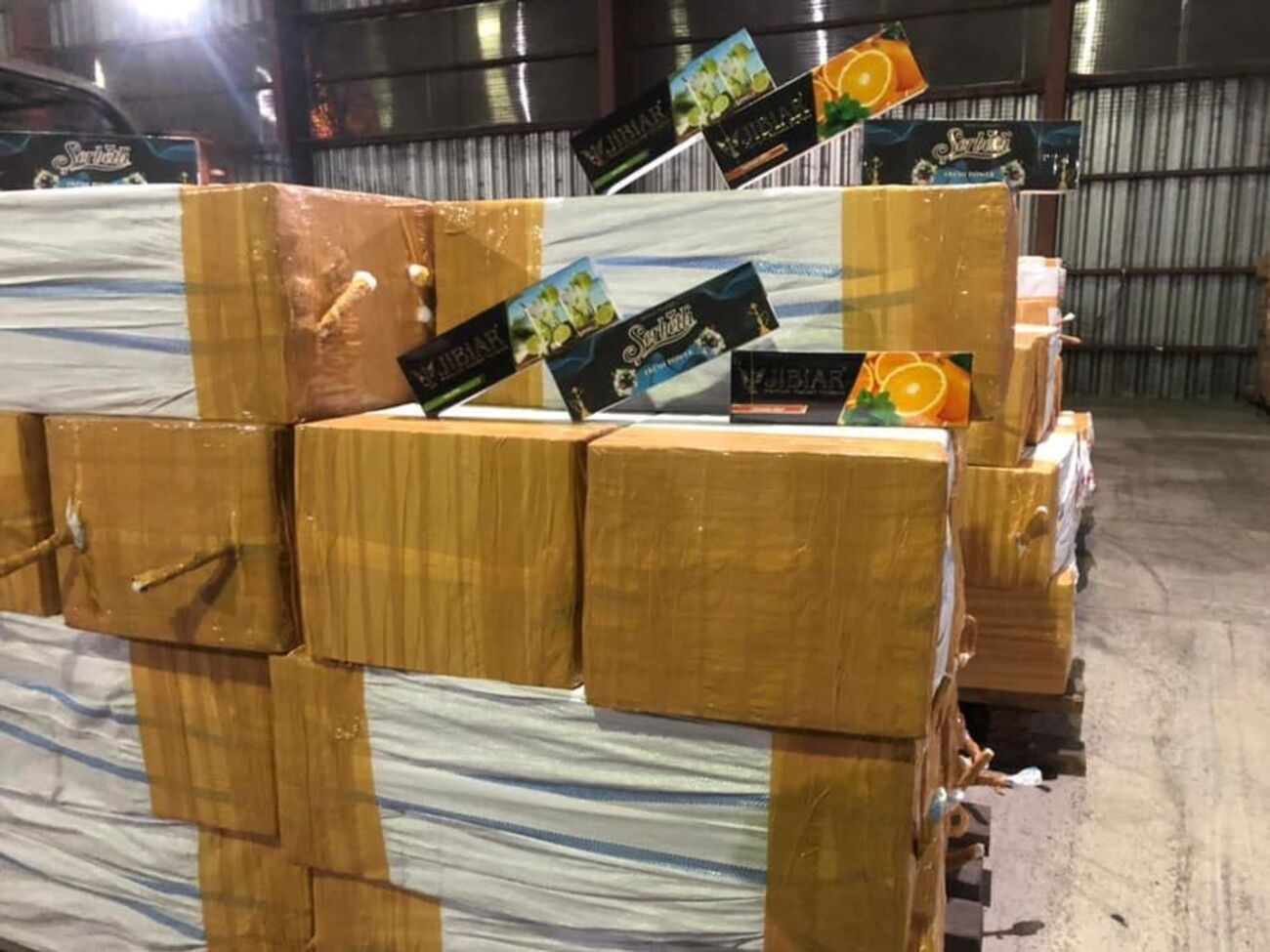 Украинские пограничники обнаружили скрытые коробки с табаком