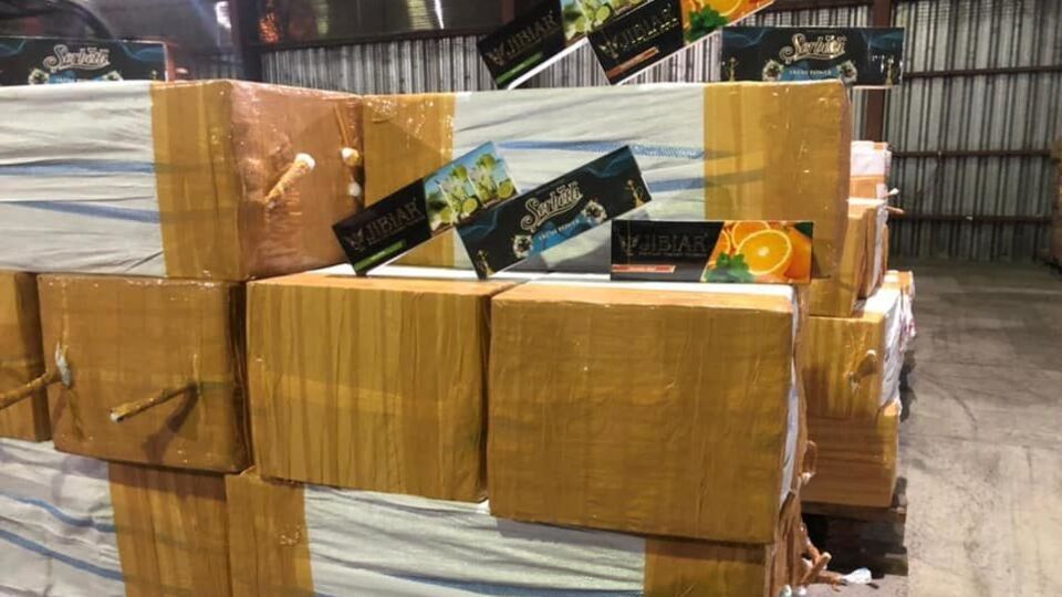 Українські прикордонники виявили приховані коробки з тютюном