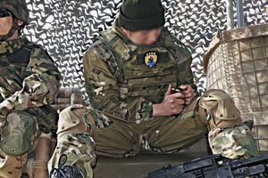 Японський косплеєр із шевроном батальйону "Азов"