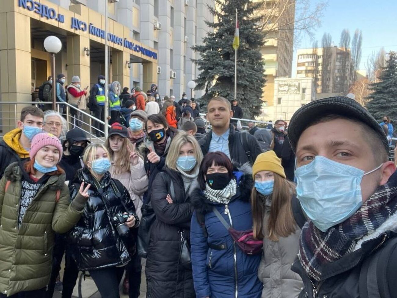 Біля суду збираються прибічники активістів