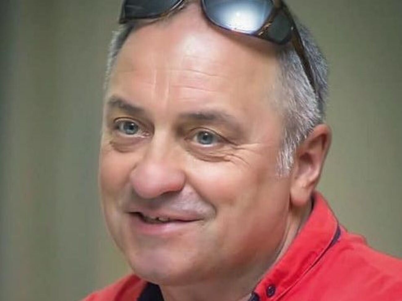 Андрієнко народився в Запоріжжі 1959 року