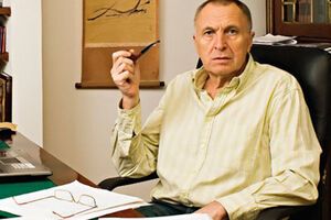 Смринов: Я пришел во ВГИК комсомольцем. Я был такой "пионерский чиновник". Но ВГИК очень сильно помог мне стать другим