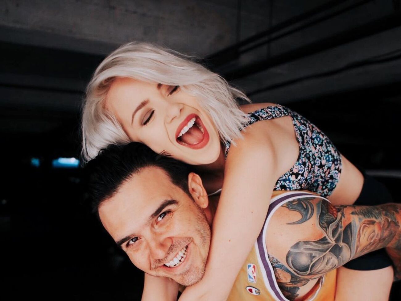 Мика Ньютон и Сааведра поженились в 2018 году