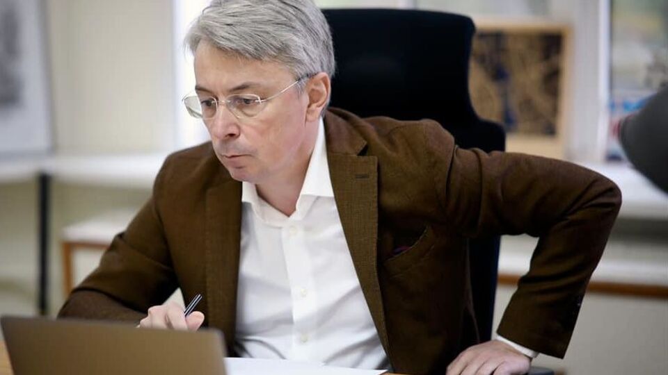 Ткаченко: Медведчук и Ко ищут юридические способы, чтобы вновь запустить трансляцию кремлевской пропаганды в наше информационное пространство
