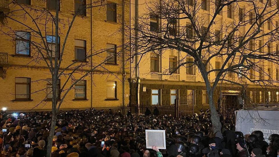 Увечері біля Офісу президента відбувся масовий мітинг
