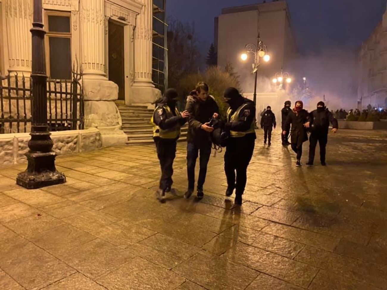 Поліція затримала найактивніших учасників мітингу на підтримку Стерненка