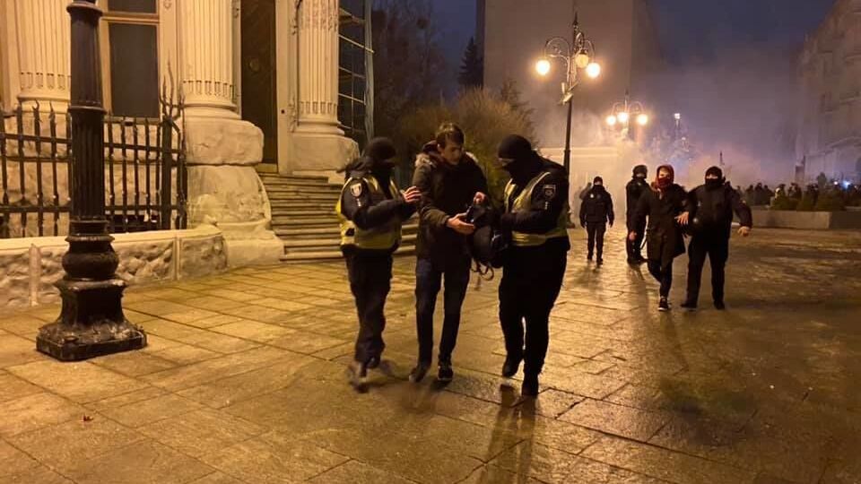 Поліція затримала найактивніших учасників мітингу на підтримку Стерненка