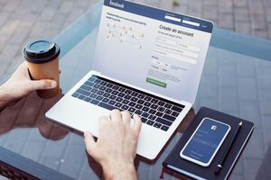 Facebook – крупнейшая социальная сеть в мире, насчитывает более 3 млрд активных пользователей