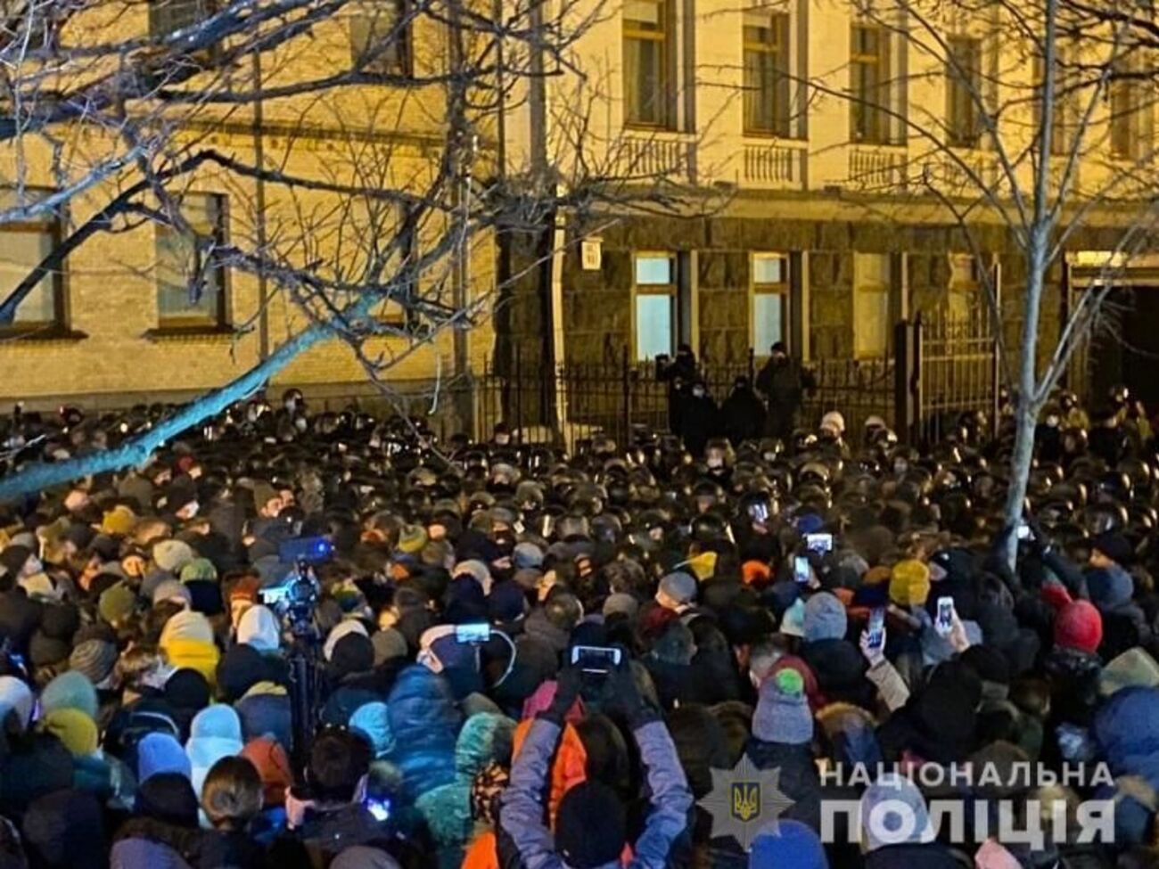 Во время стычек полицейские задержали 17 человек