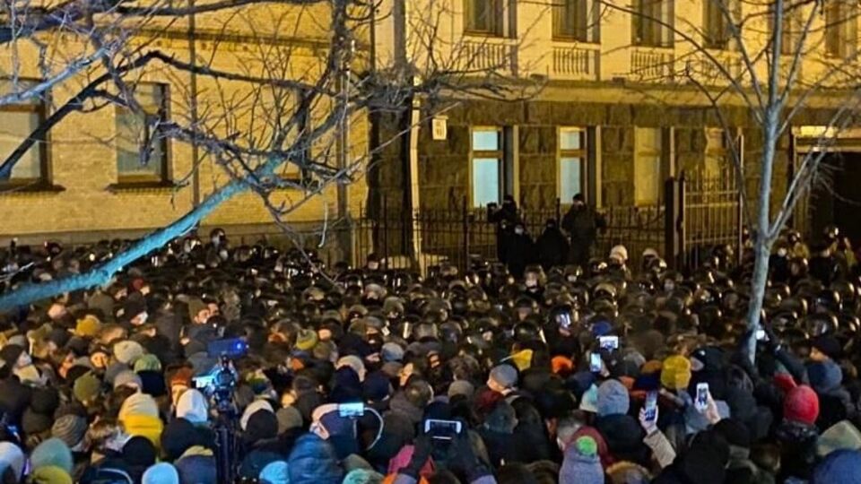 Під час сутичок поліцейські затримали 17 осіб