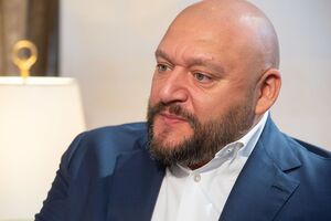 Михаил Добкин: Обращаюсь к городским депутатам. Вы внимательно изучите документы, хорошо все взвесьте, подумайте о тех, кто там работает, и не дайте завести себя в обман