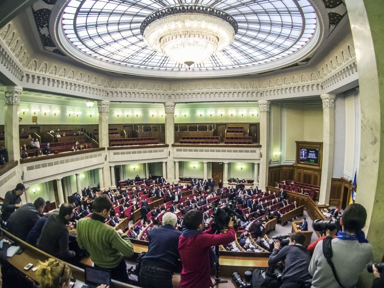 Згідно з опитуванням, п'ятивідсотковий бар'єр долає п'ять партій