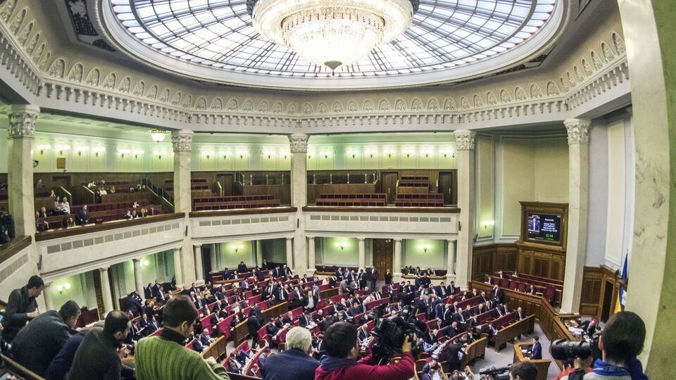 Згідно з опитуванням, п'ятивідсотковий бар'єр долає п'ять партій