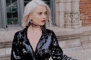 Мика Ньютон: Дешевле прилететь в Киев