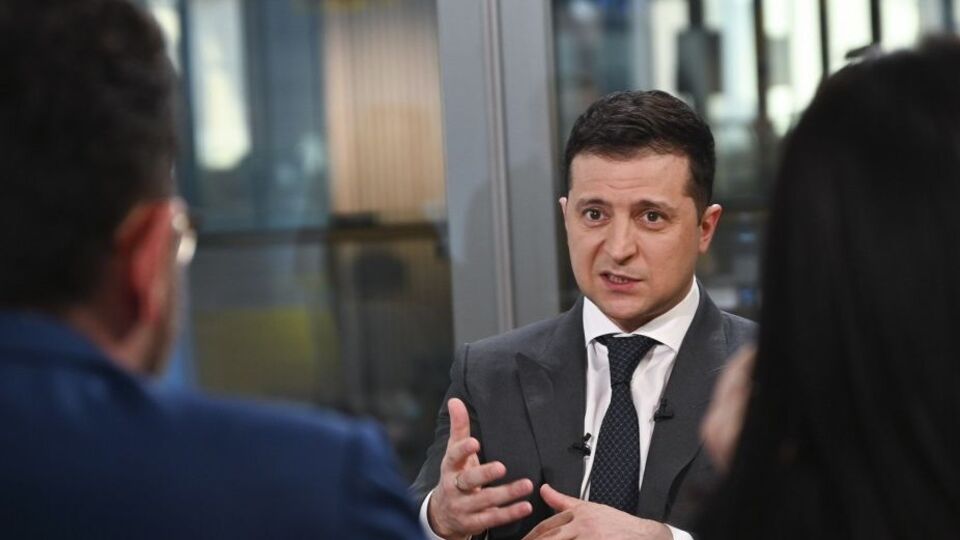 Зеленскому скорее или совсем не доверяют 54% украинцев