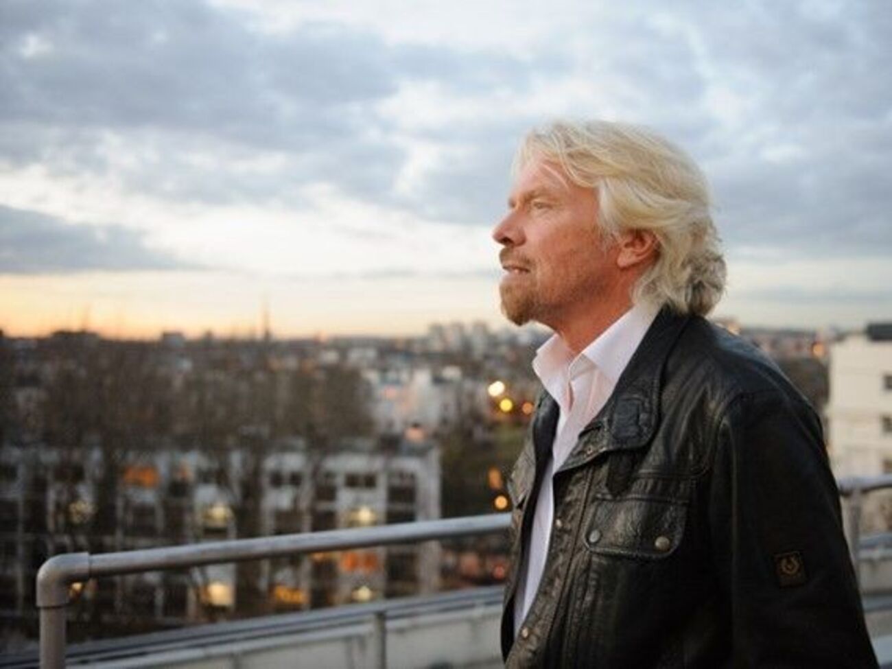 Брэнсон сделал первую прививку от коронавируса