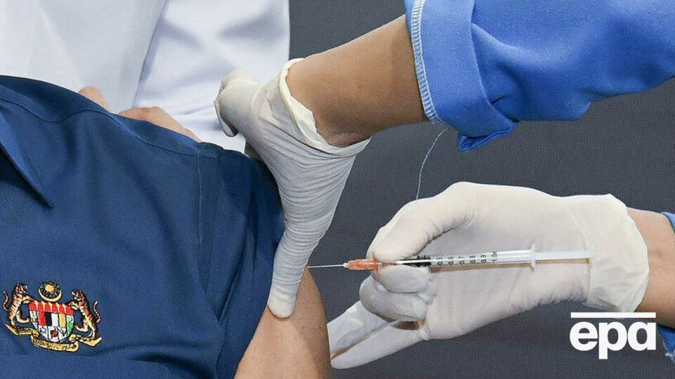 Лидером по количеству введенных доз вакцины от коронавируса в мире являются США, а по числу доз на 100 человек – Израиль