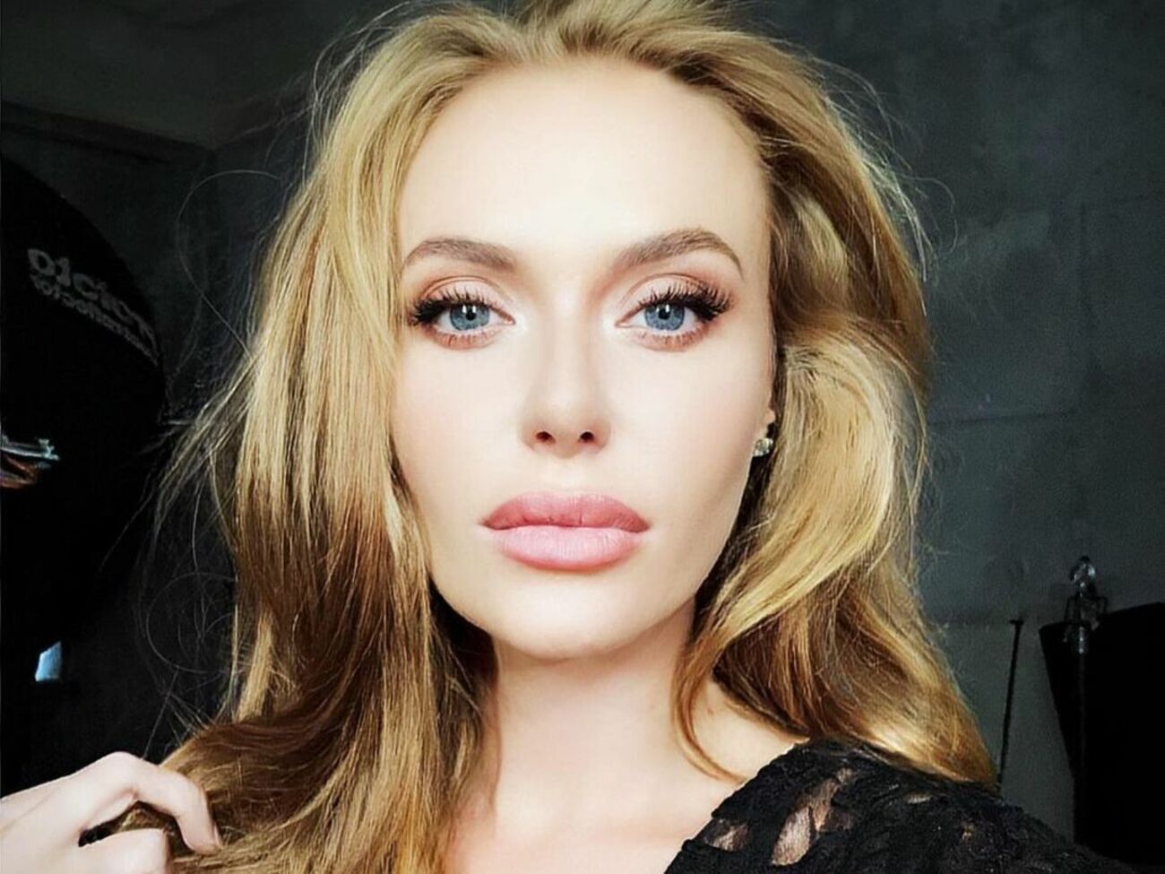 Каминская: Девочки, а вы берете трубку, когда бывшие звонят вам среди ночи?