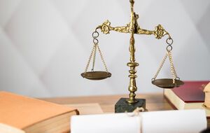 Постановление суда подлежит немедленному исполнению