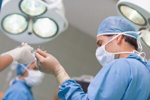 В Україні із 2019 року діє закон, що дозволяє трансплантацію органів