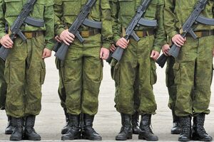 По словам Наева, сухопутная группировка РФ в Крыму составляет более 11,5 тыс. военнослужащих