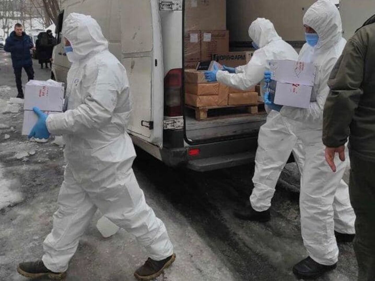 Первую партию вакцины от коронавируса развезли по всем регионам Украины