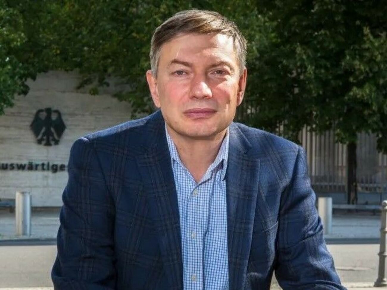 Боюсь, жизнь Навального под угрозой. Он опускает кремлевского пахана и его шестерок. Они считают, что потеряют авторитет, если стерпят это