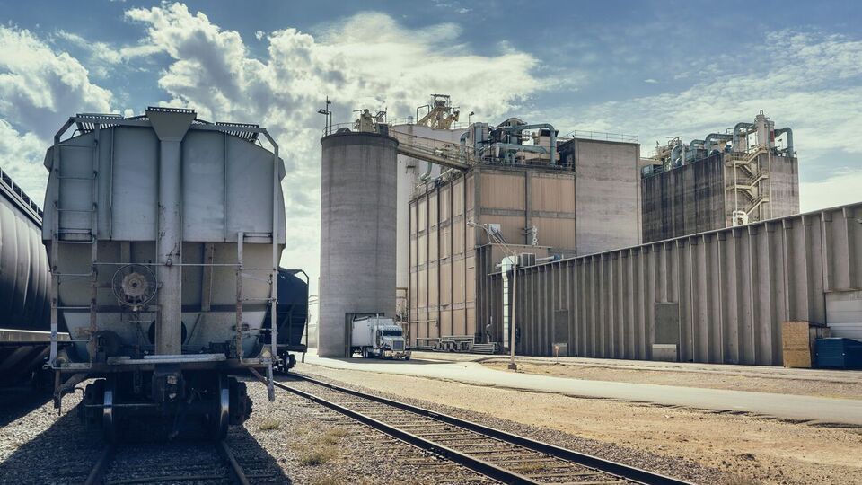 В Украине эксплуатируется более 30 тыс. зерновозов, из них 11,5 тыс. принадлежат "Укрзалізниці", остальные – частным компаниям